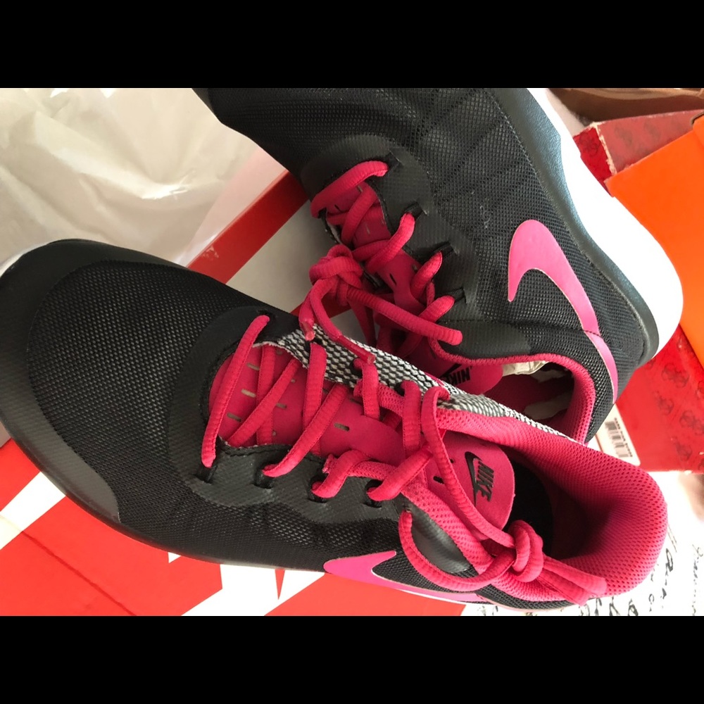 New Nike shoes 7